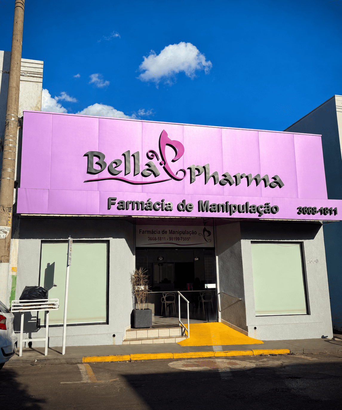 Fachada da Bella Pharma em Paranaíba