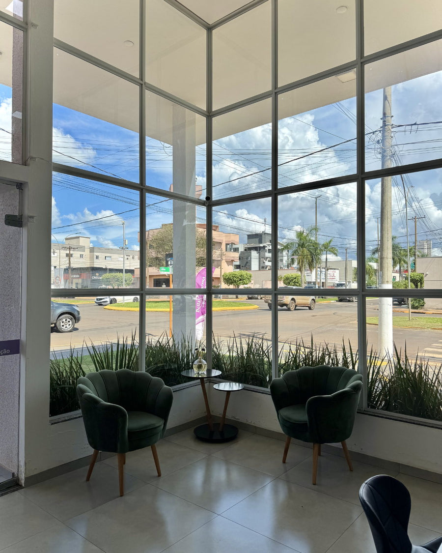 Espaço de espera da Bella Pharma em Chapadão do Sul