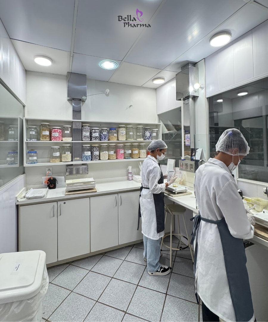 Farmacêuticas manipulando fórmulas no laboratório da unidade de Paranaíba